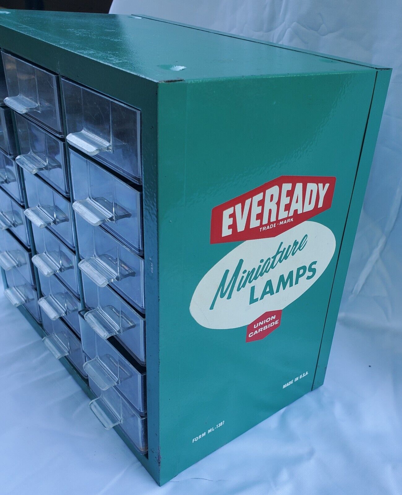 VINTAGE EVEREADY MINIATURE LAMPS STORE COUNTER TOP METAL DISPLAY