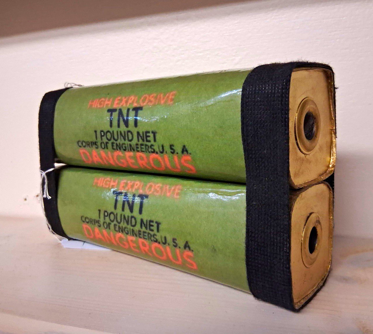 Reproduction WWII US TNT High Explosive Blocks 1 lb Pair (2) Militaria