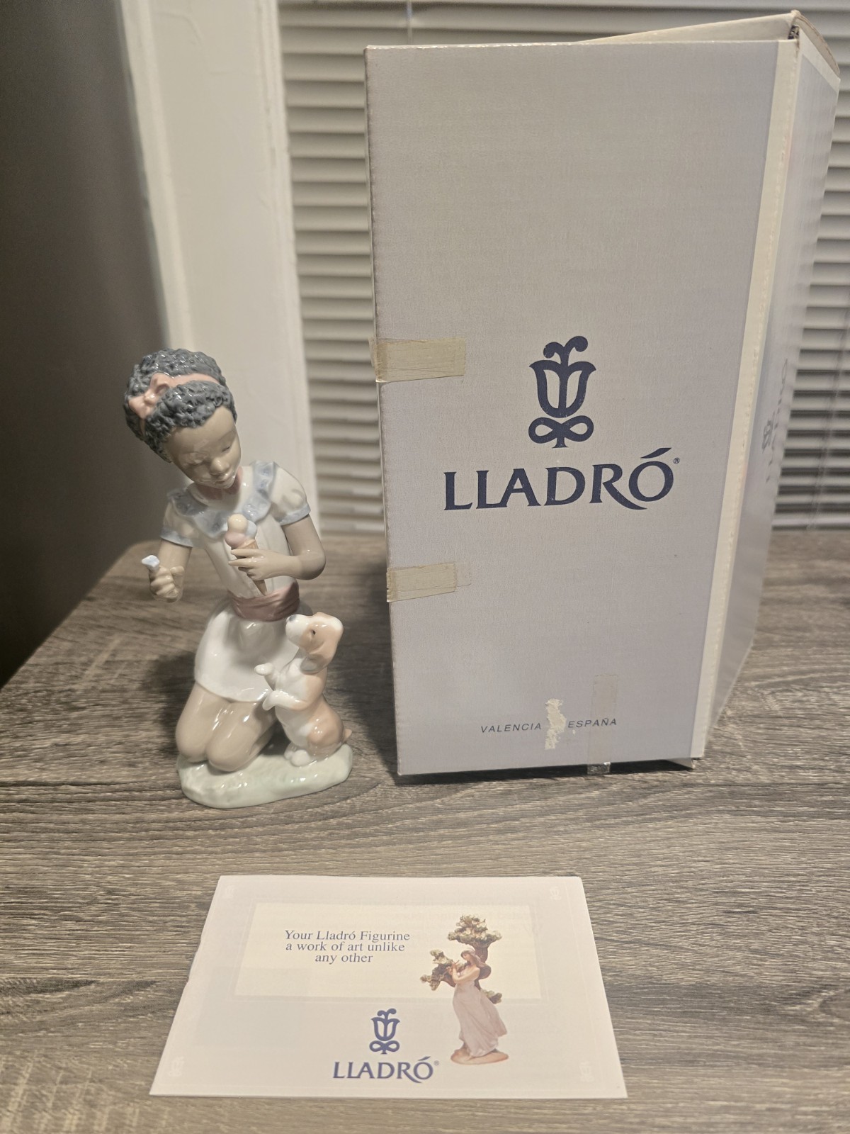 Lladro 5836 - Sharing Sweets - Porcelain Figurine Black Legacy Collection w/ Box