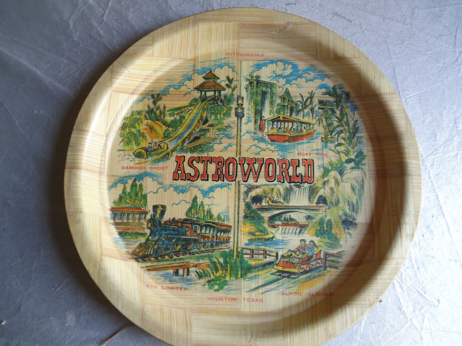 VTG. ASTROWORLD HOUSTON TEXAS AMSUMENT PARK BAMBOO ROUND 13 INCH SOUVENIR TRAY