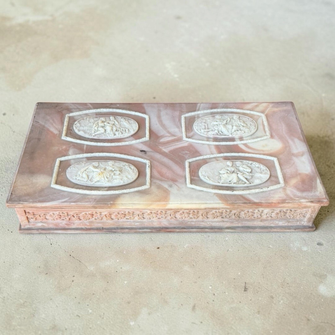 VINTAGE INCOLAY STONE CAMEO COURTING COUPLES LARGE BEAUTIFUL JEWELRY DRESSER BOX