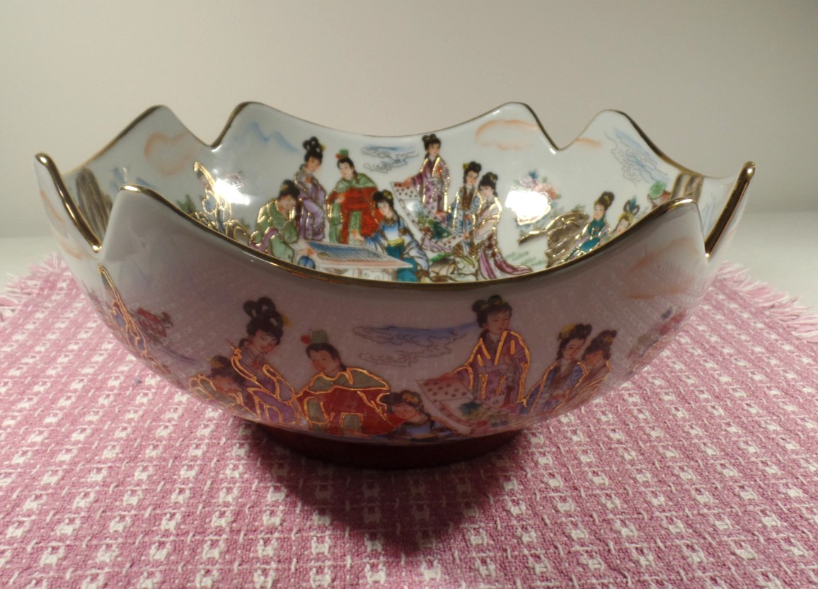 Vintage/Antique Chinese Republic QI Ling Mark Famille Rose Geisha Girls Bowl