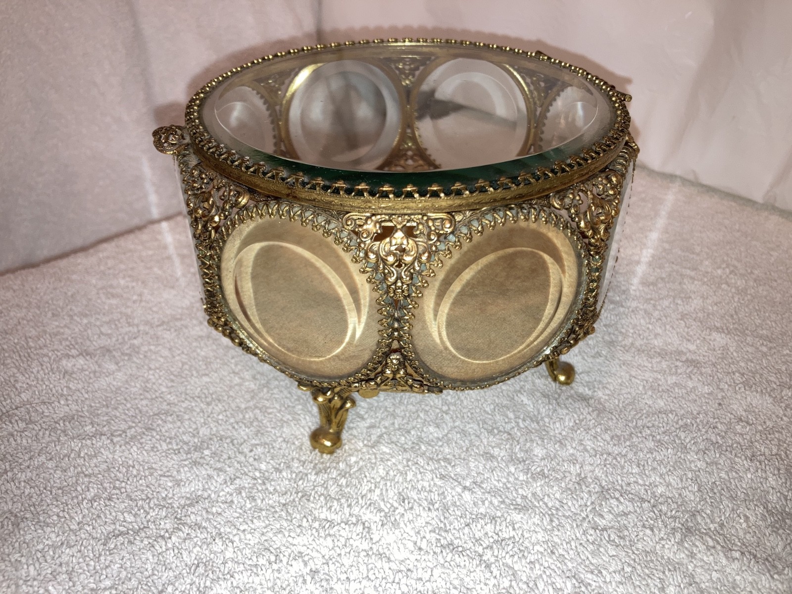 Vintage 24K Gold Plated Jewelry/Trinket Box ,8 Clear Glass Beveled Circles