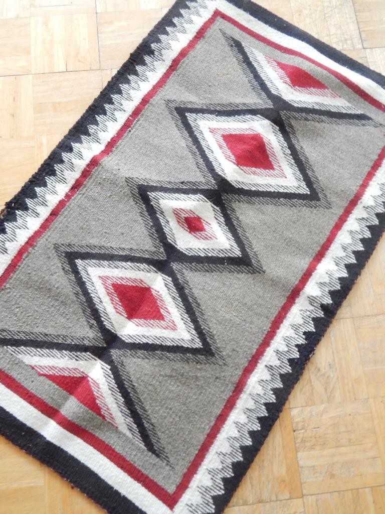 FINE WEAVE VINTAGE NAVAJO INDIAN \'CRYSTAL\