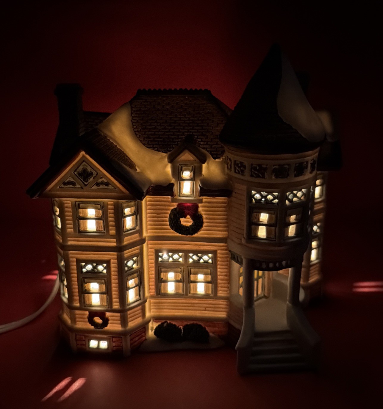 LEMAX 1999: Caddington Village - Porcelain House - Light/Chord
