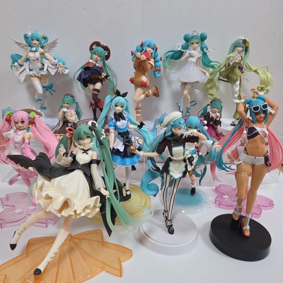 Hatsune Miku Figure Lot 19 Pieces Bandai Collectible Anime Figures Authentic