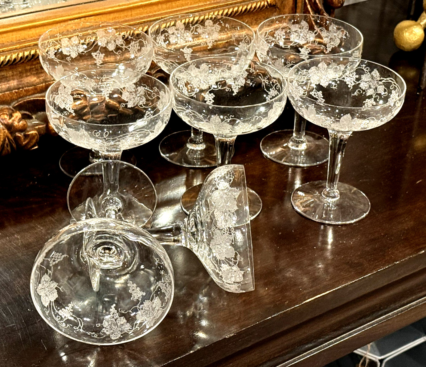 VINTAGE TIFFIN FRANCISCAN NEEDLE ETCHED GRAPE LEAF WINE GLASSES SET OF 13 (10C) VINTAGE TIFFIN FRANCISCAN NEEDLE ETCHED GRAPE LEAF WINE GLASSES SET OF 13 (10C)