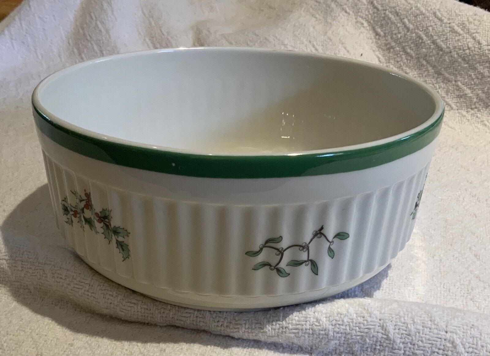 SPODE 7” SOUFFLE ‘CHRISTMAS TREE’ WITH GREEN TRIM