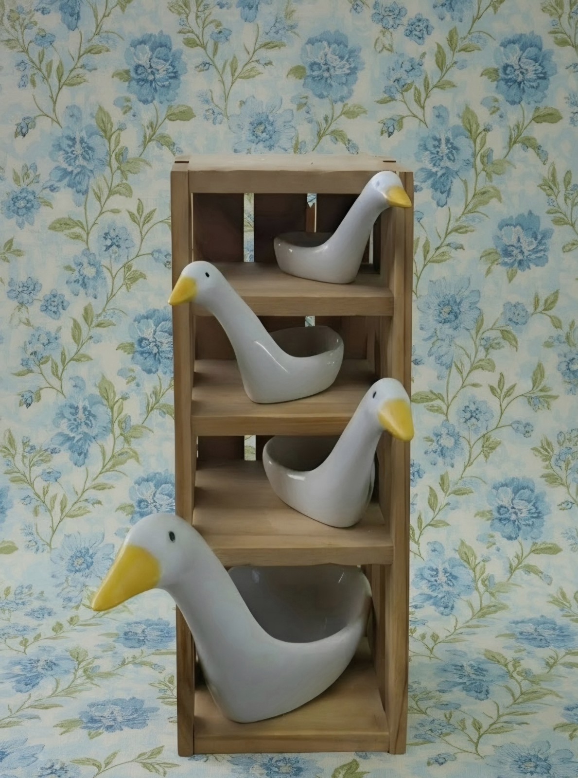 Vtg Set 4 Avon Farmhouse 1980\'s Ceramic Geese Measuring Spoons Wood Ladder Stand