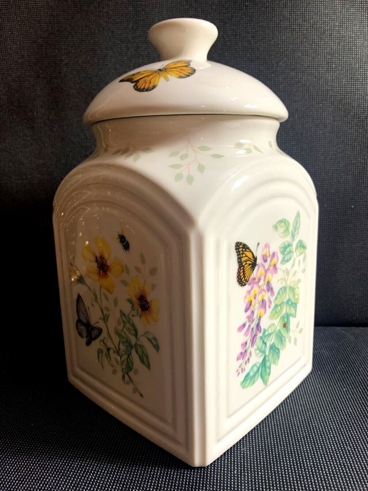 LENOX BUTTERFLY MEADOW 84 OZ MEDIUM SIZE PORCELAIN CANISTER WITH LID NEW