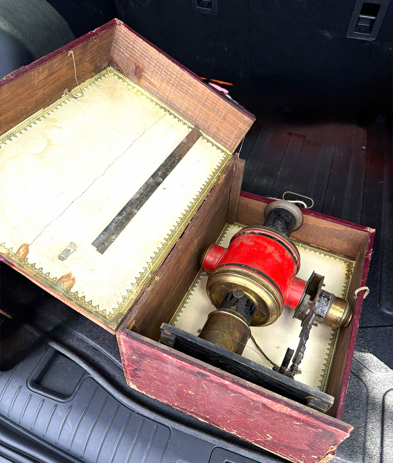 ANTIQUE JEAN SCHOENNER MAGIC LANTERN Nuremberg, Germany • c. 1890 19th-Century