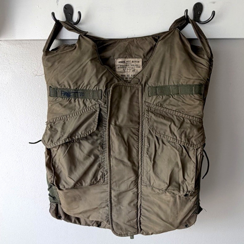US Army M-1952A Armor Vest Small Original Vietnam War Militaria US Army M-1952A Armor Vest Small Original Vietnam War Militaria