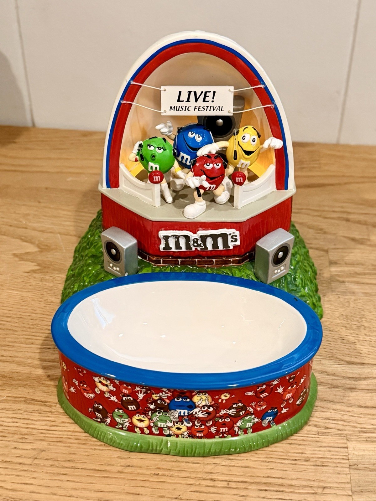2005 Dept 56 M&M Rock N Roll Party Lighted Stage Candy Dish Music Festival WORKS 2005 Dept 56 M&M Rock N Roll Party Lighted Stage Candy Dish Music Festival WORKS