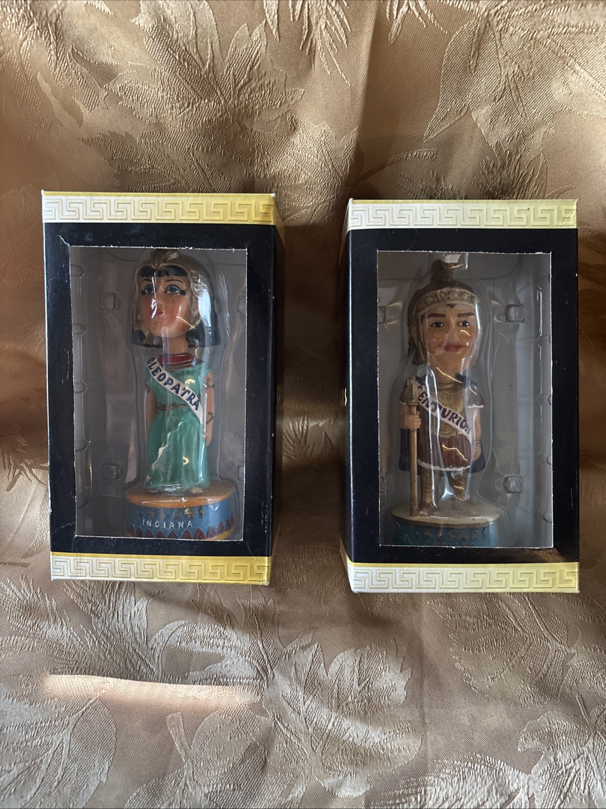 NRFB CAESARS INDIANA CLEOPATRA & Centurion Resin Advertising Bobble head (S20C)