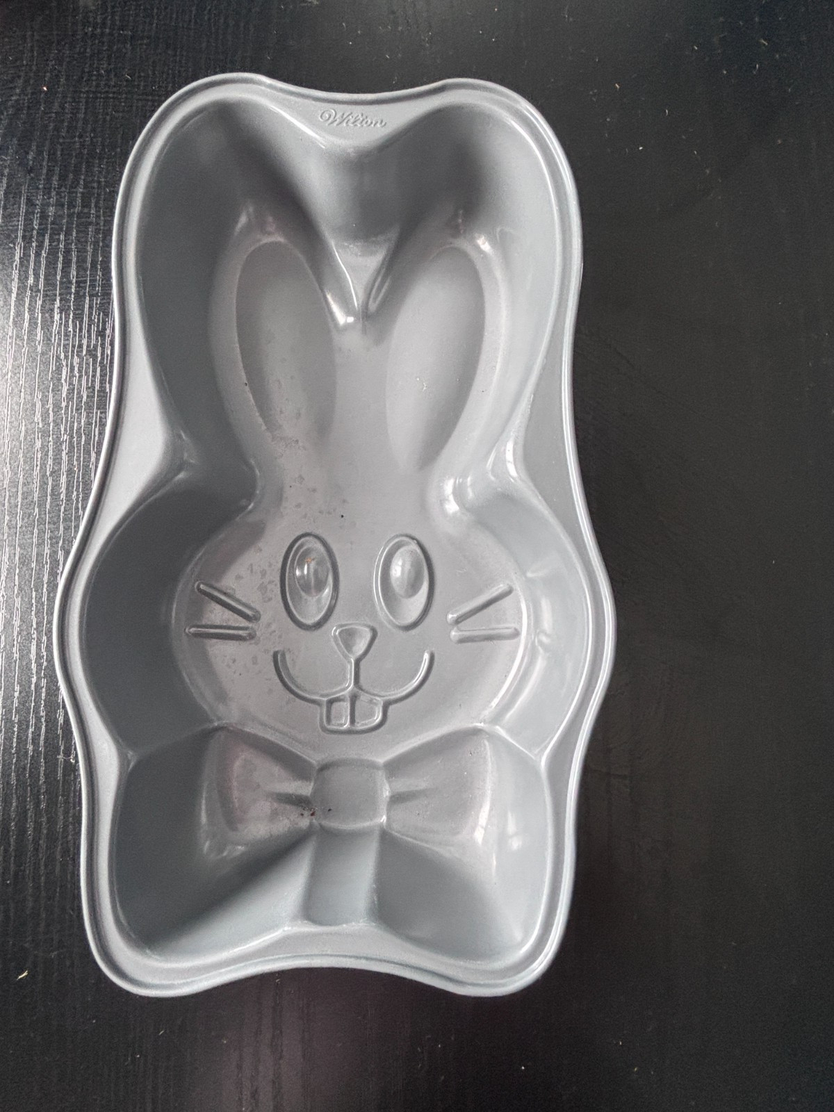 Wilton Easter Bunny Cake Pan Bow Tie Non-Stick Rabbit Face Baking Mold NEW 12\ Wilton Easter Bunny Cake Pan Bow Tie Non-Stick Rabbit Face Baking Mold NEW 12\