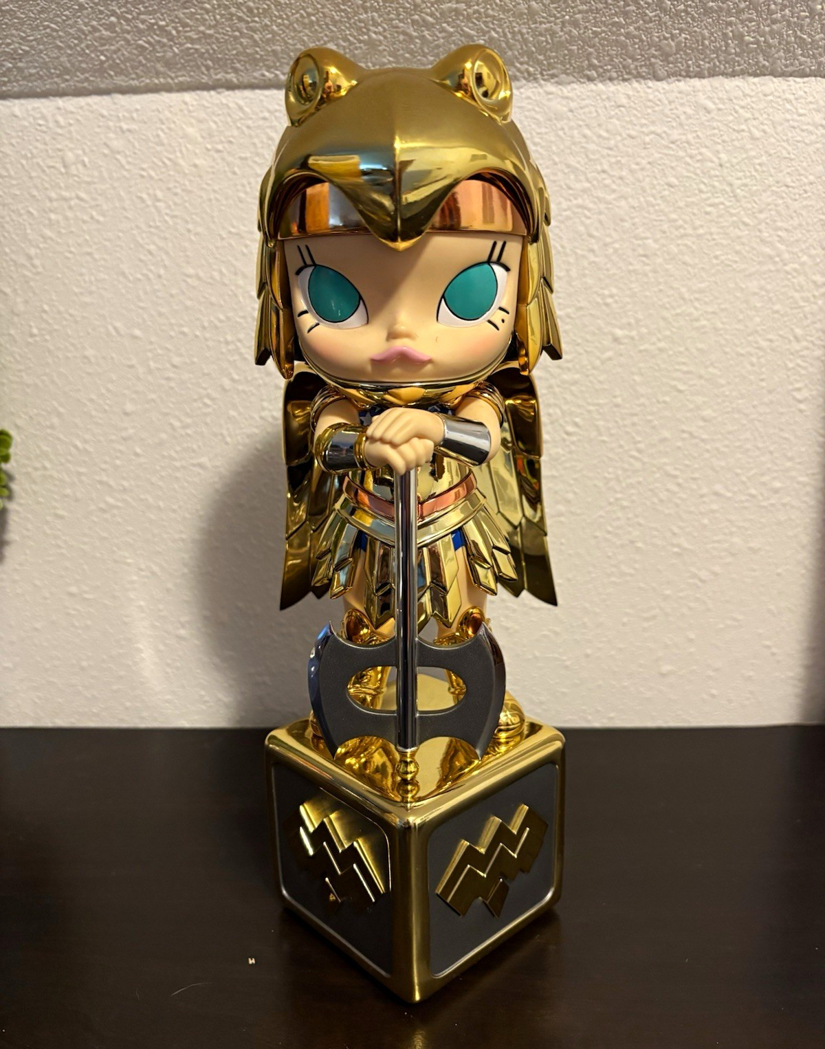 Molly DC Golden Armor Wonder Woman Disguise Artist Mix Figure Molly DC Golden Armor Wonder Woman Disguise Artist Mix Figure