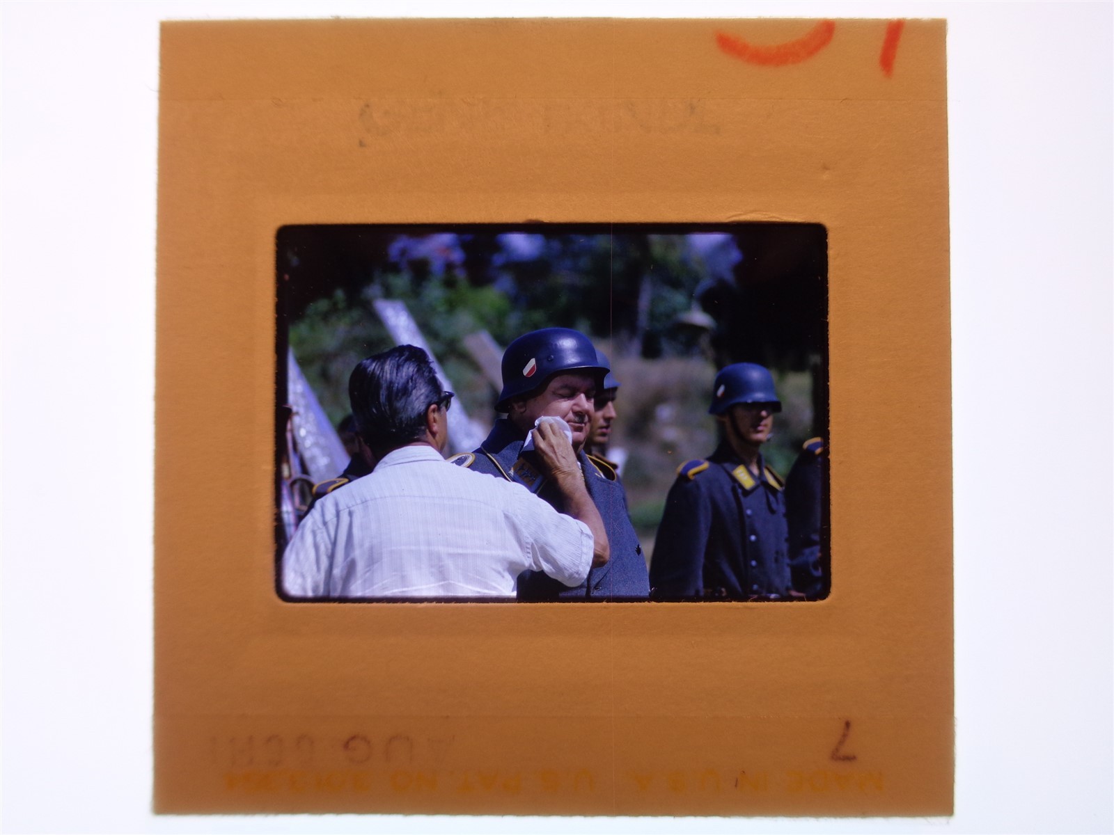 RHE2-428 JOHN BANNER HOGAN\'S HEROES 1966 ORIGINAL GENE TRINDL 35MM COLOR SLIDE