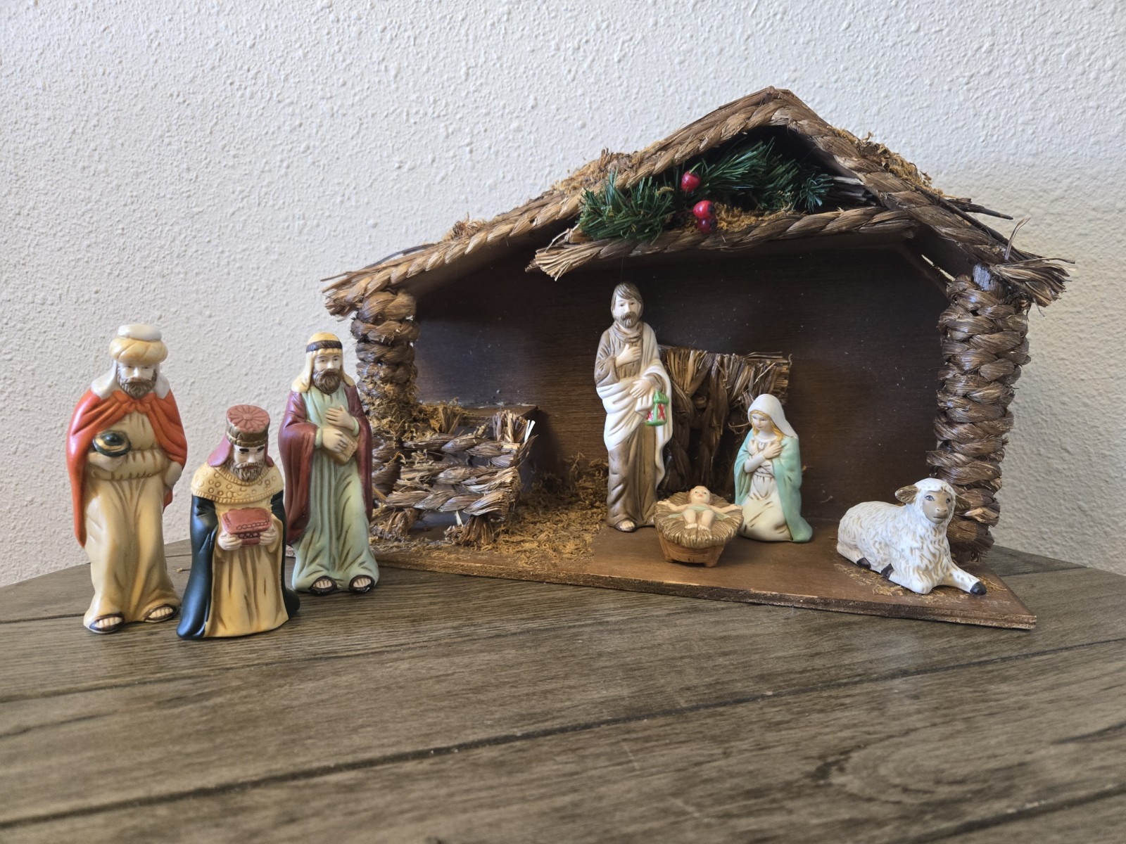 Vintage Homco Home Interiors Porcelain Nativity Set 5216 w/Wood Creche Manger 