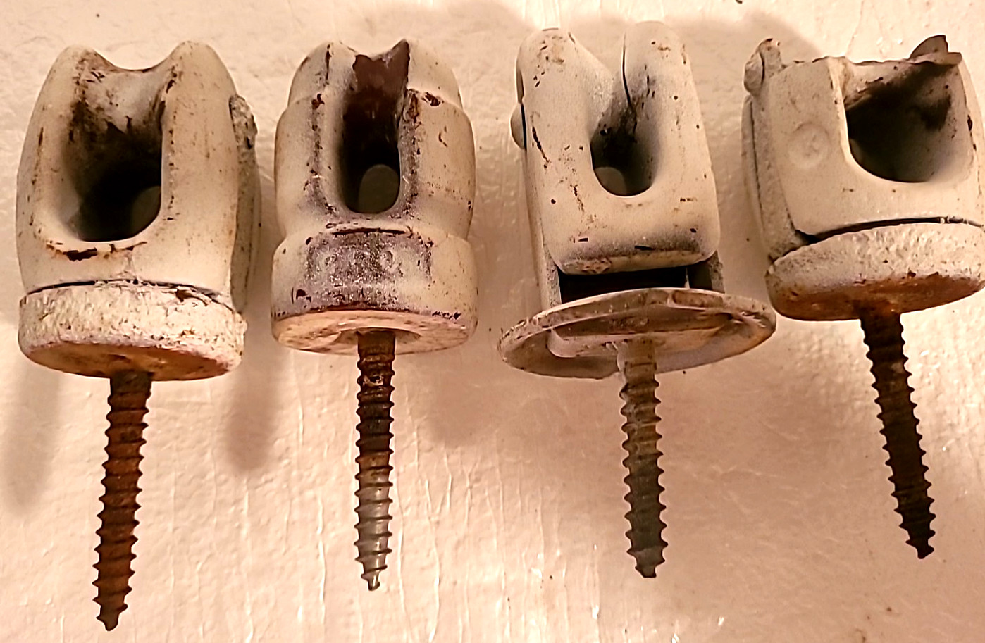 Vtg Lot Screw Porcelain Electrical Insulators 4 2.5- 3\
