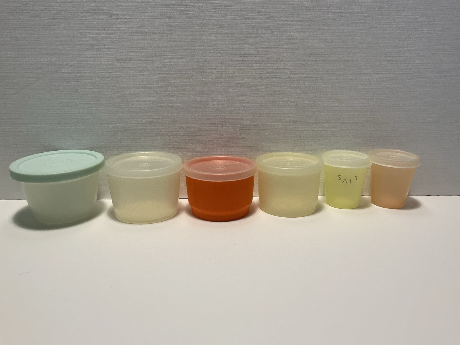 Vintage Tupperware 123, 122, 1229, 1504, & 2 Quantity 101’s-(6 Piece Set)w/ Lids