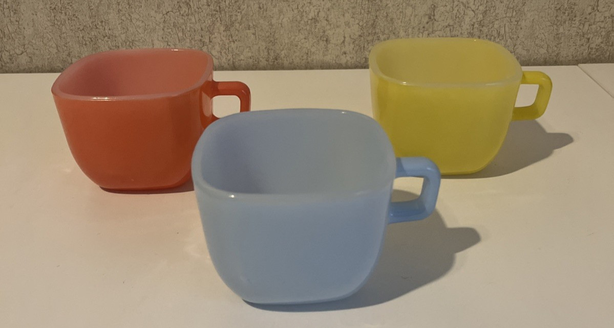 Vintage 1950’s Glasbake Pastel Square Coffee Mugs J-2265 MCM Set of 3 Stackable 