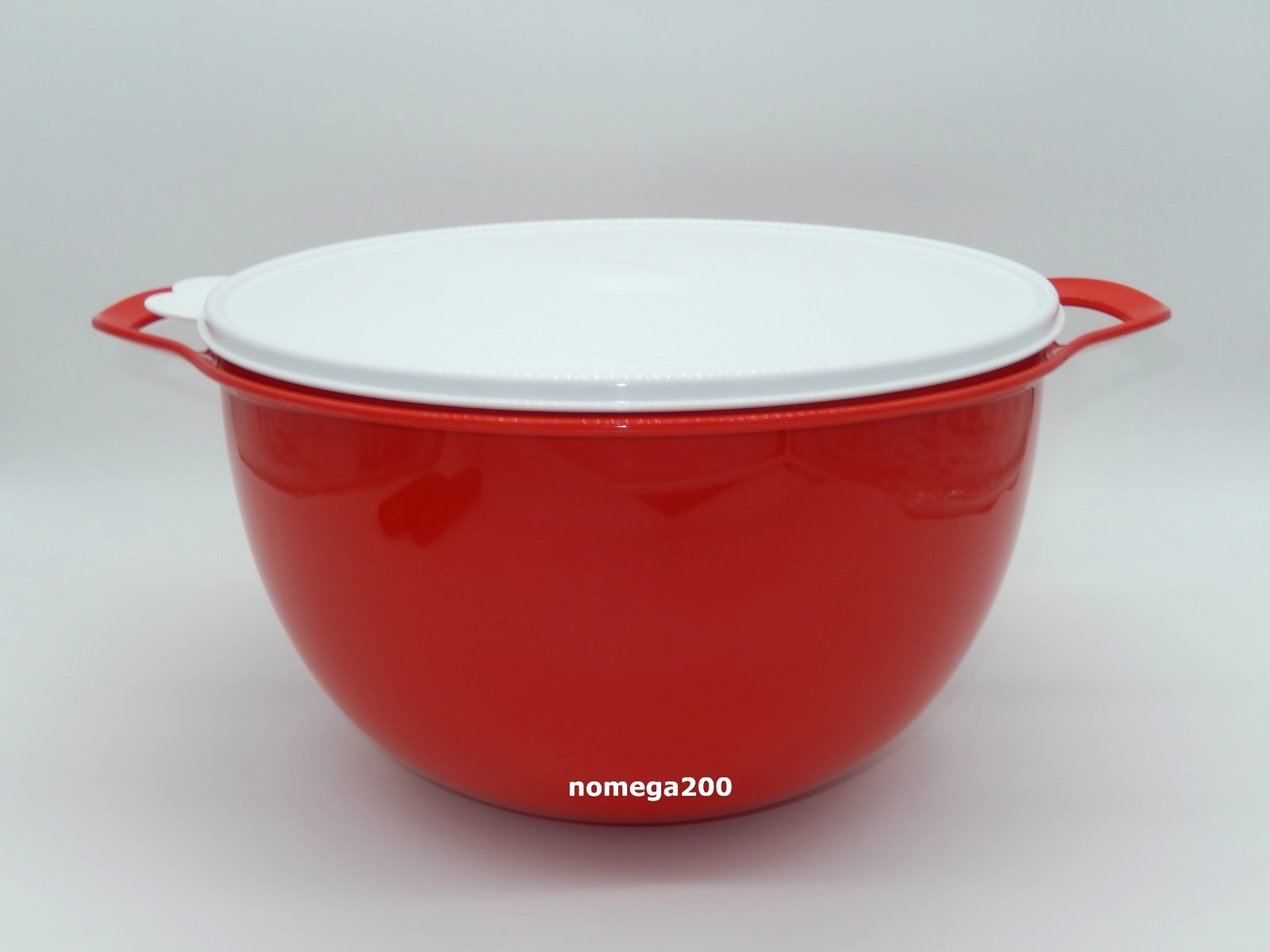 Tupperware 42-Cup Thatsa MEGA Bowl Chili Red/Sugar