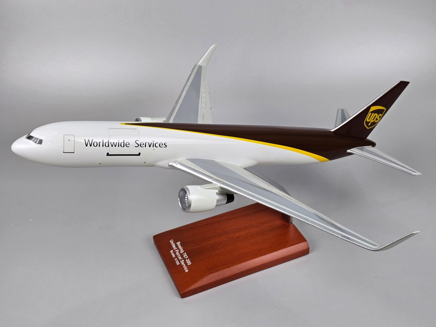 767-300 Boeing UPS United Parcel Servicelivery  aircraft airplane model 1/100