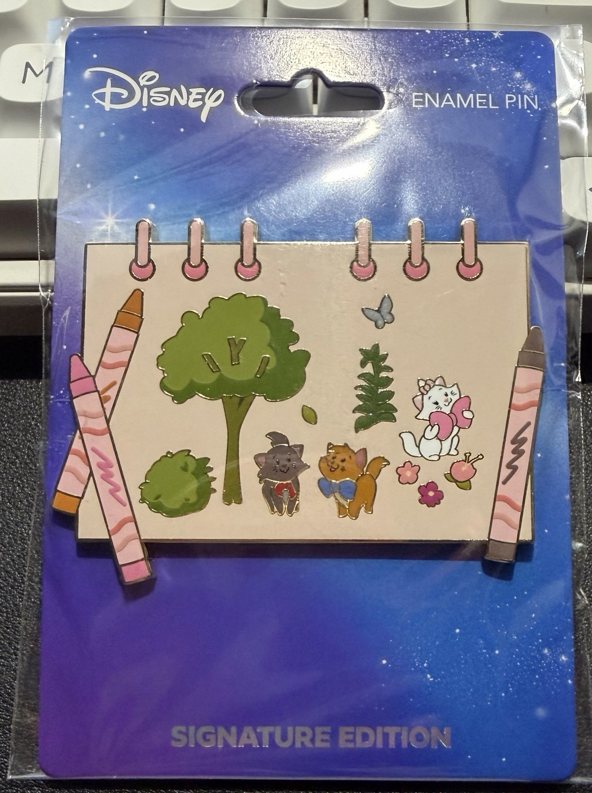 PALM Pink a La Mode Aristocats Disney Crayon Classics Jumbo LE300 Pin