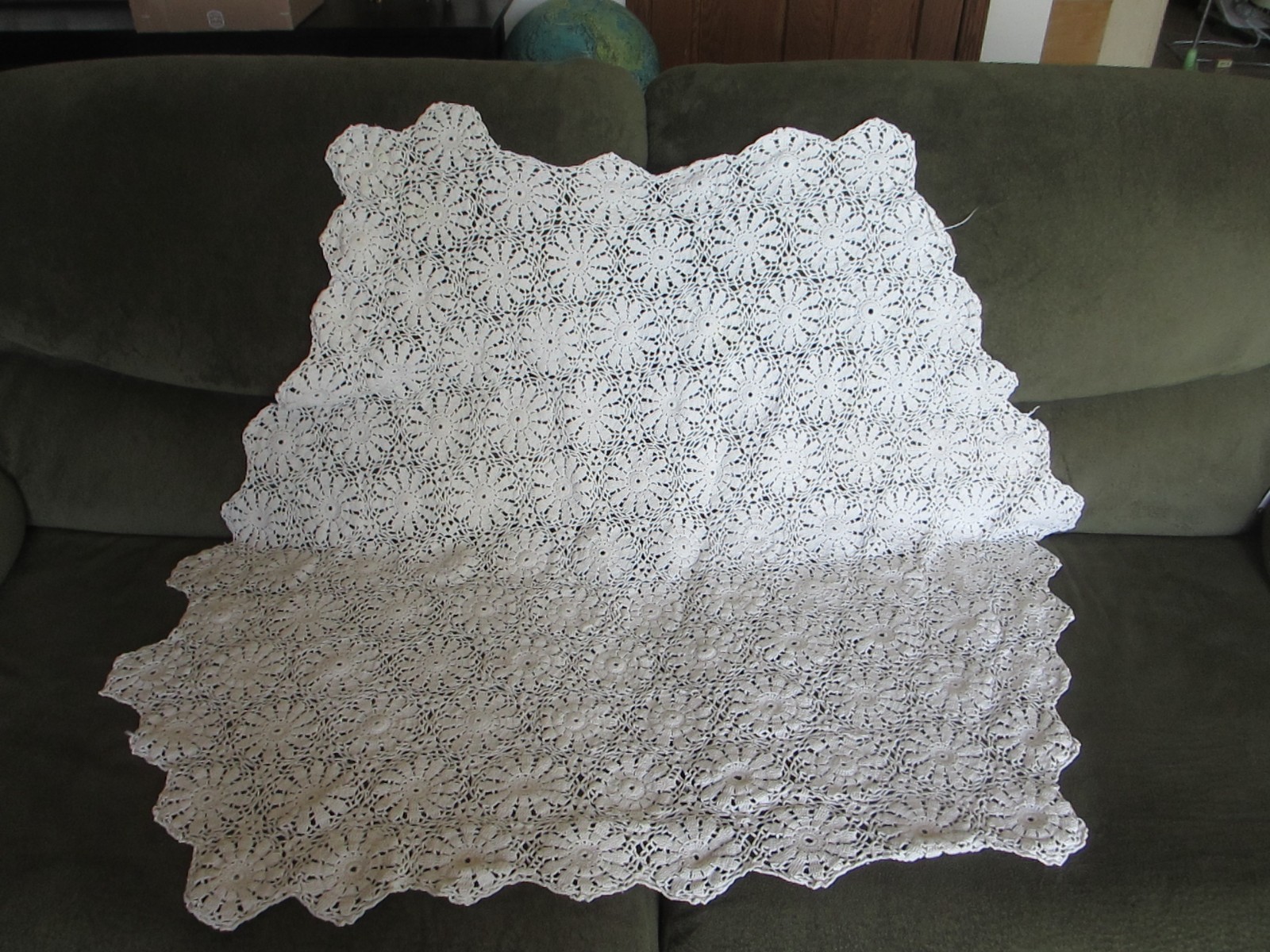 VINTAGE HEXAGON HAND CROCHET TABLECLOTH LACE HANDMADE 43\