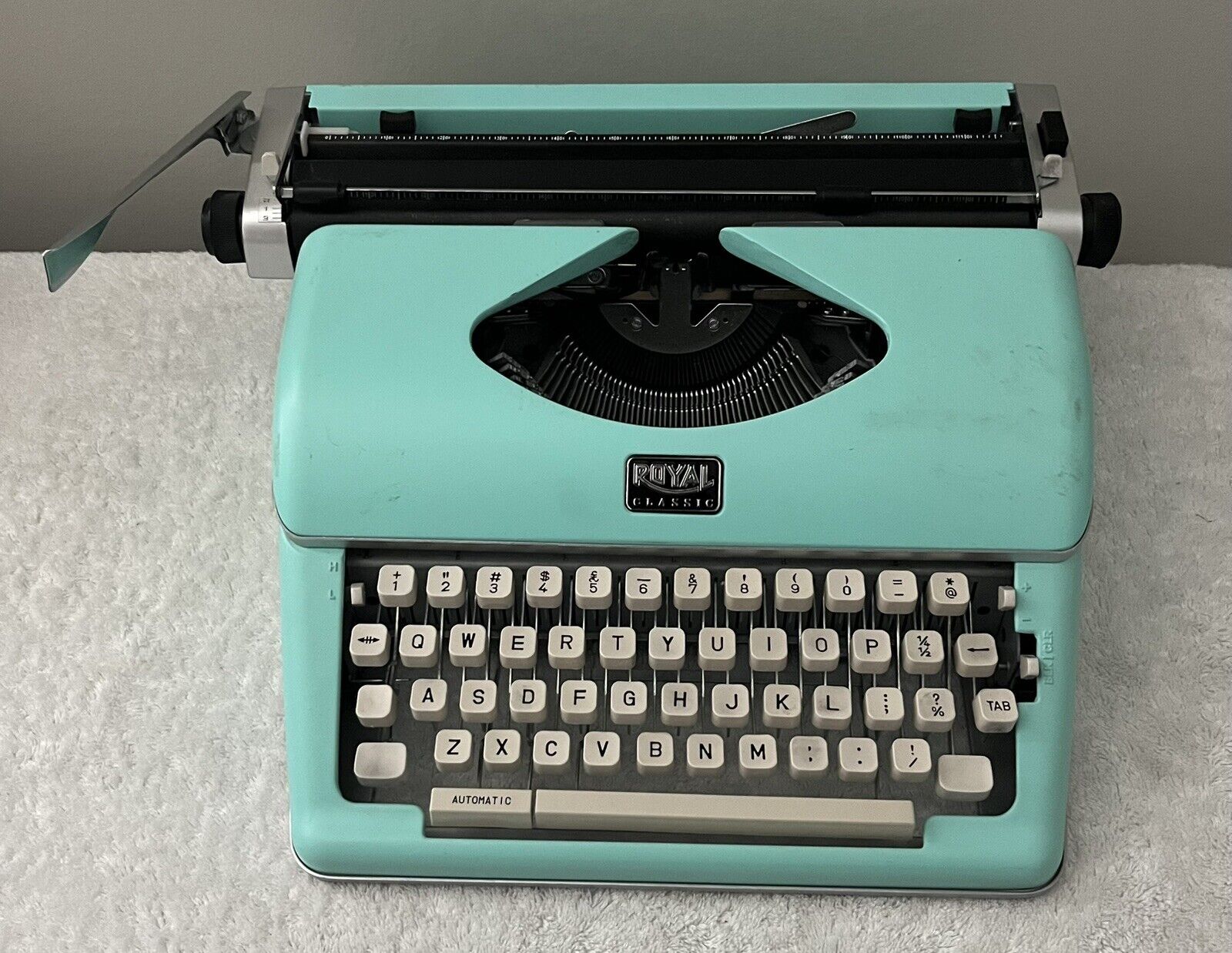 Royal Classic Metal Typewriter Keyboard Machine (Mint) Used - Not Tested