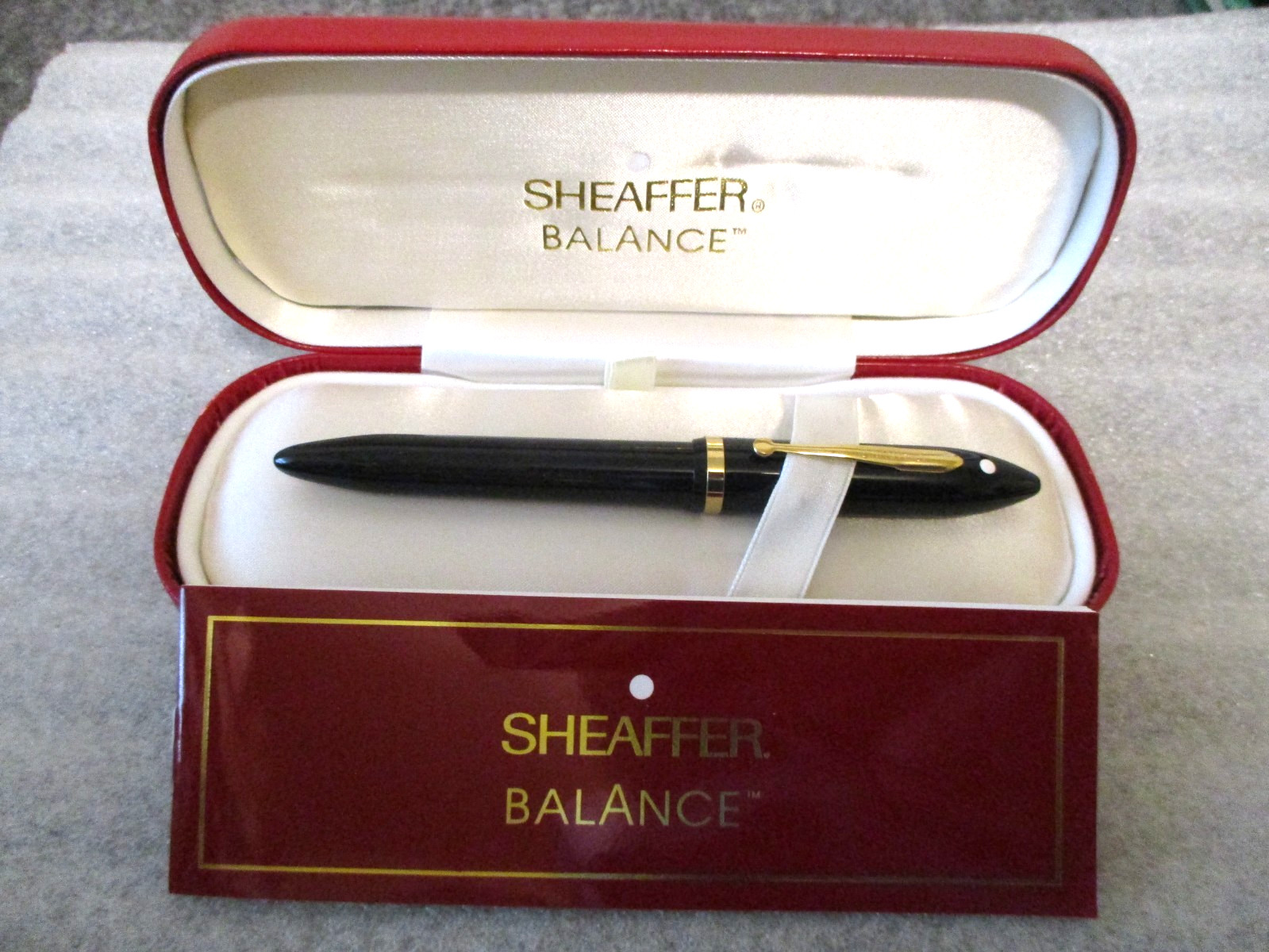 SHEAFFER BALANCE WHITE DOT BLACK ROLLER BALL PEN w/BOX + BOOKLET- NEEDS REFILL