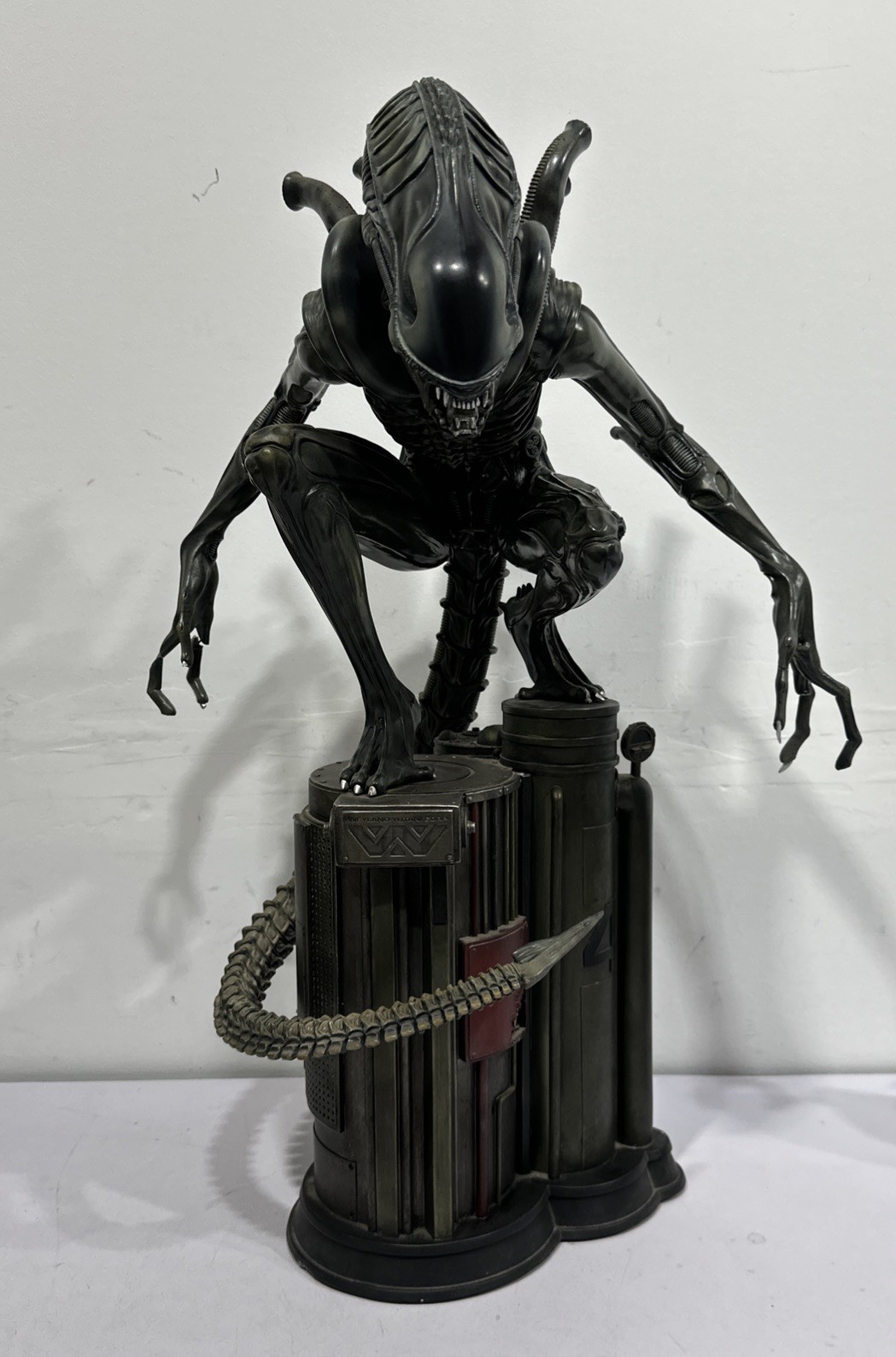 Sideshow Aliens Warrior 1/4 Maquette Premium Format SSC Damaged