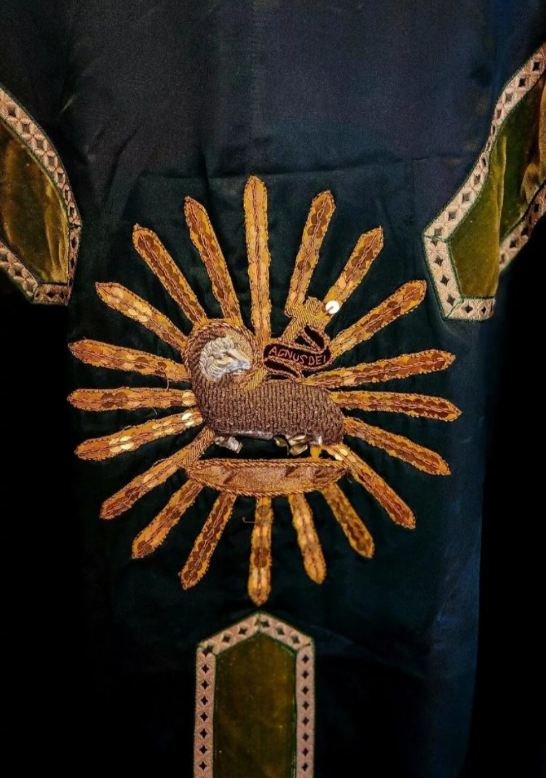 Spectacular Vintage Dark Green “Lamb of God” Chasuble – Liturgical Vestment