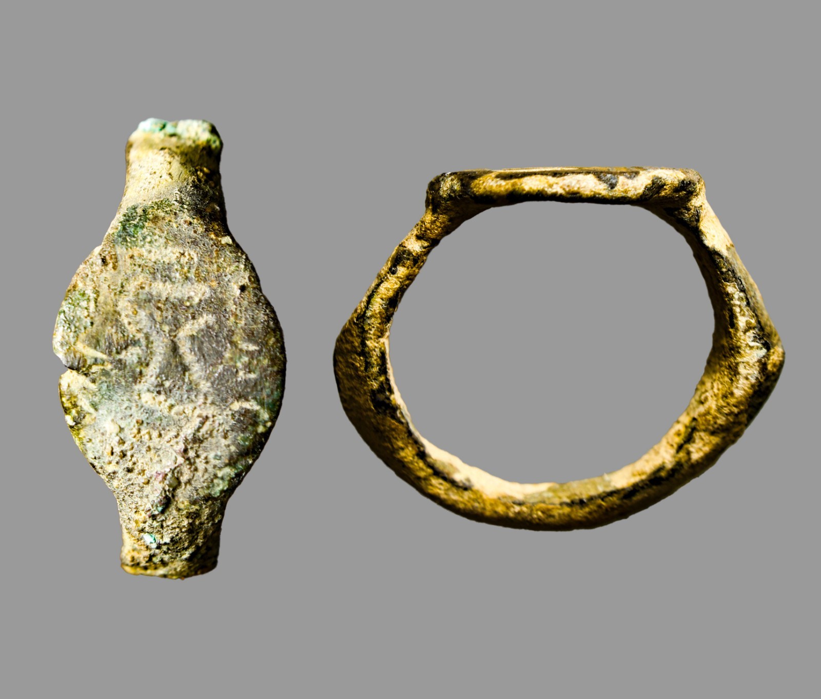 Ancient Viking Age Bronze Runic Letter Pendant Ring Size 1 c. 800-1100 AD COA