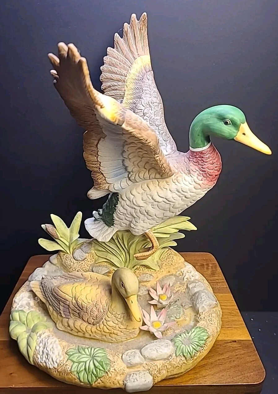Beautiful ceramic Enesco 1990 Duck Figurine Excellent Condition