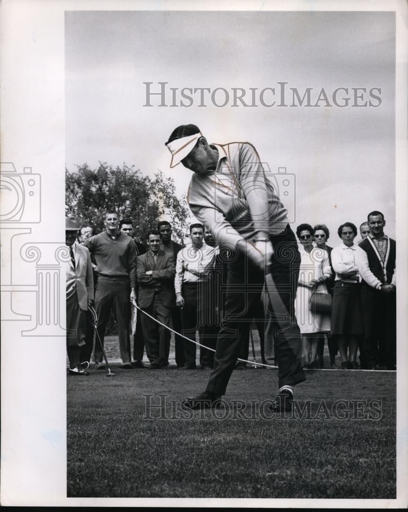 1969 Press Photo Golfer Gene Littler on a tournament course - net25695