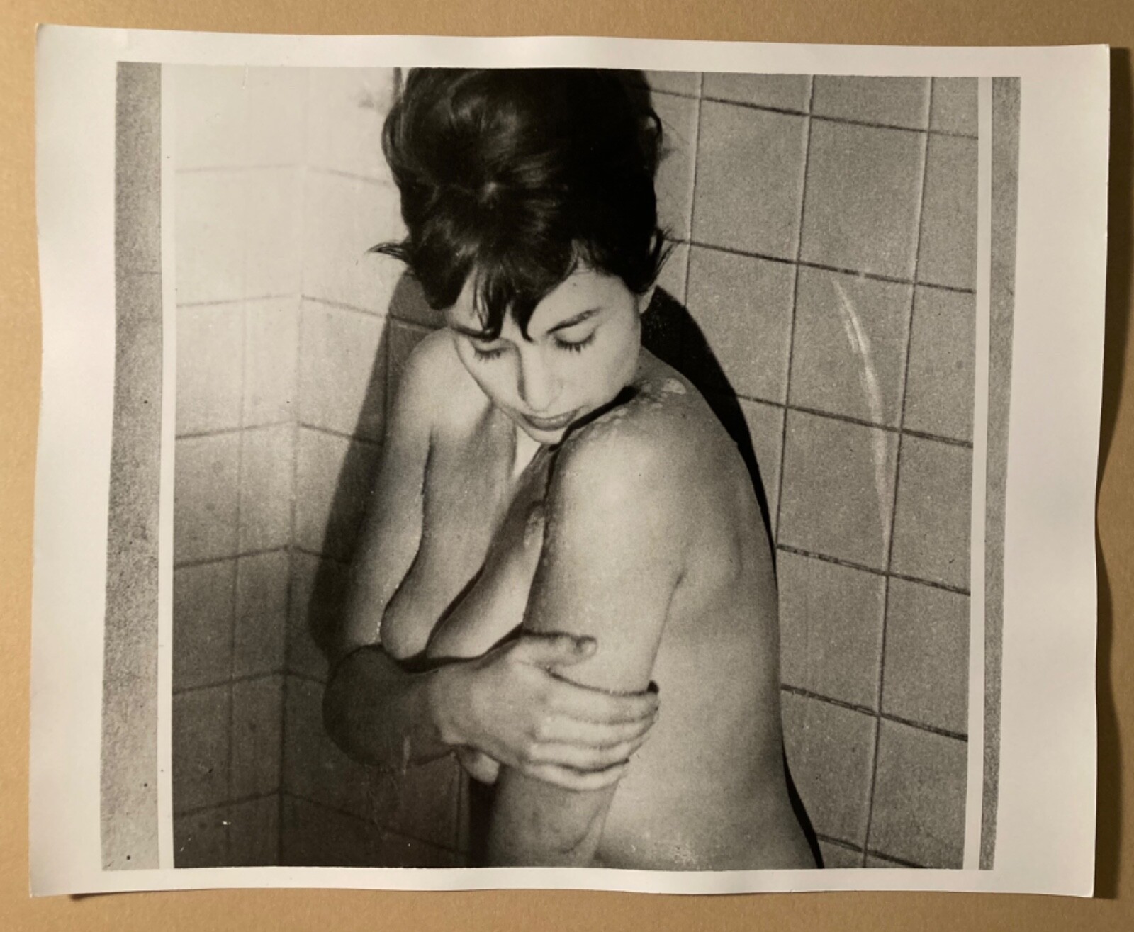 Buxom sexy risqué shower pinup photo steamy actress Brenda Denaut (Arquette) ‘59