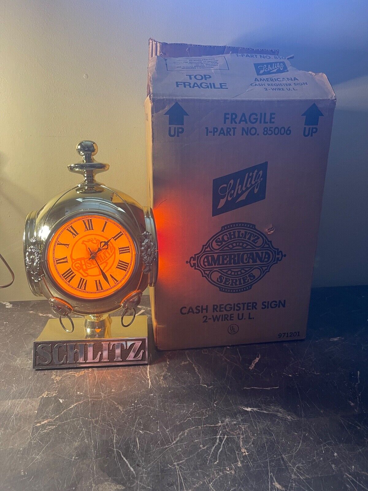 Vintage SCHLITZ BEER Clock Lighted Sign Cash Register Topper Bar Light 1972 RARE