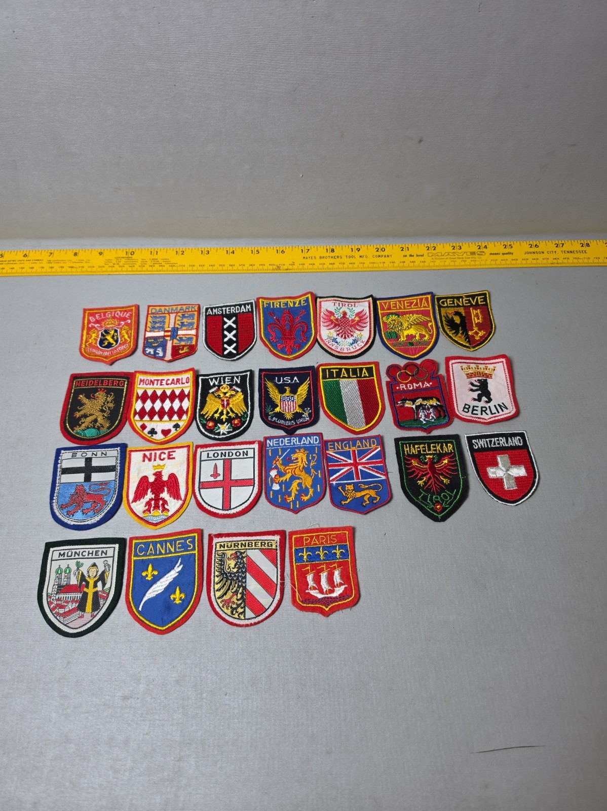 Lot of (25) Vintage Travel and Souvenier Patches.. Lot of (25) Vintage Travel and Souvenier Patches..