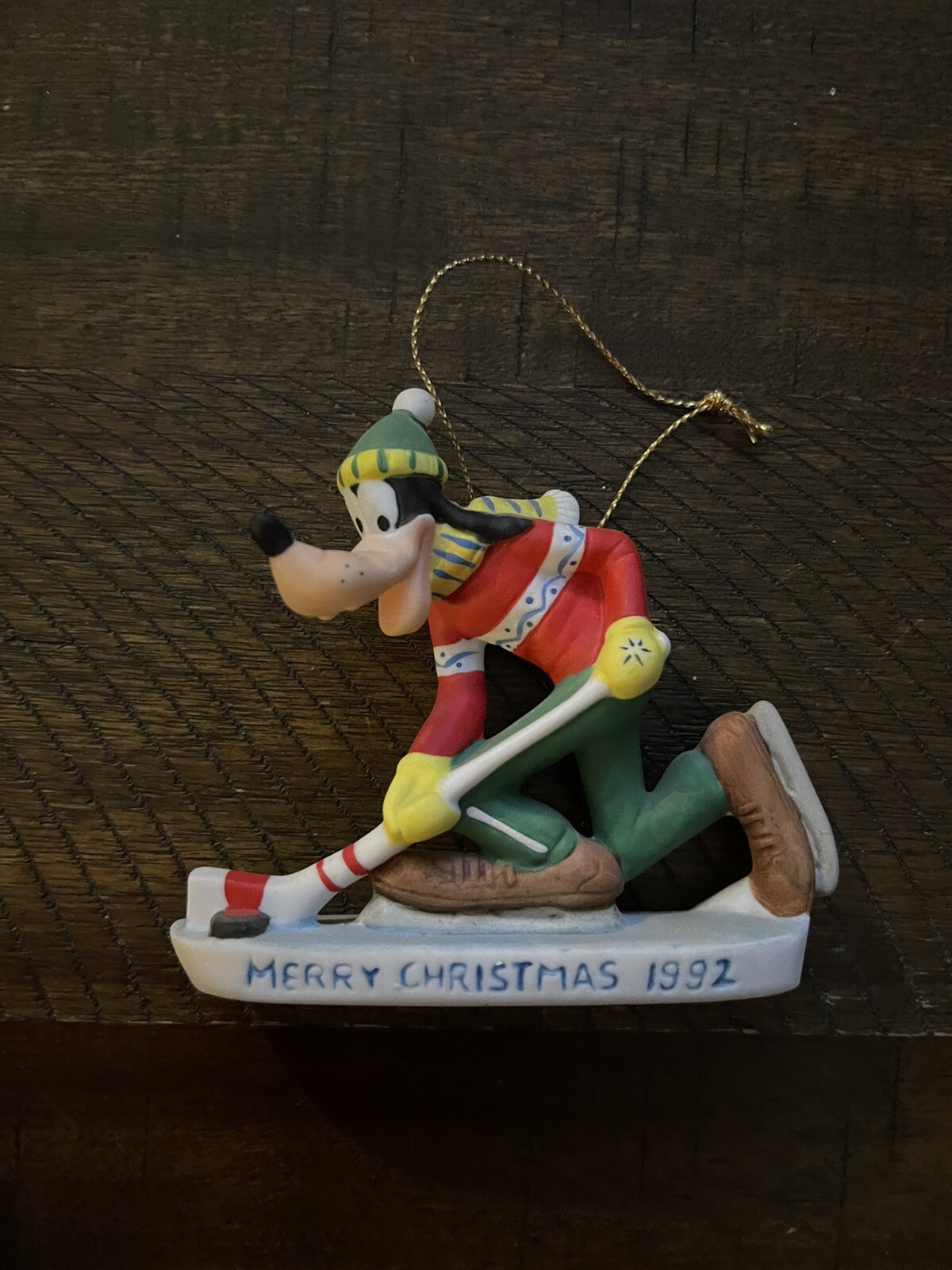 Vintage 1992 Grolier Disney Goofy Merry Christmas Ice Hockey  Ornament