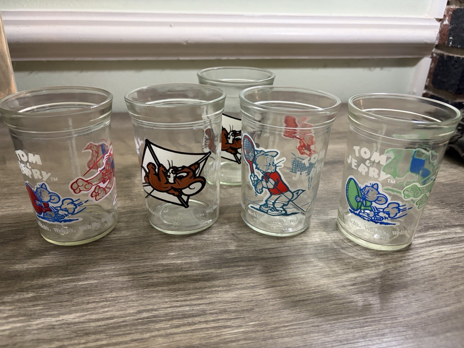 Vtg 1991 Welches Tom and Jerry Juice Glasses Set of 5 Assorted Hannah Barbera Vtg 1991 Welches Tom and Jerry Juice Glasses Set of 5 Assorted Hannah Barbera