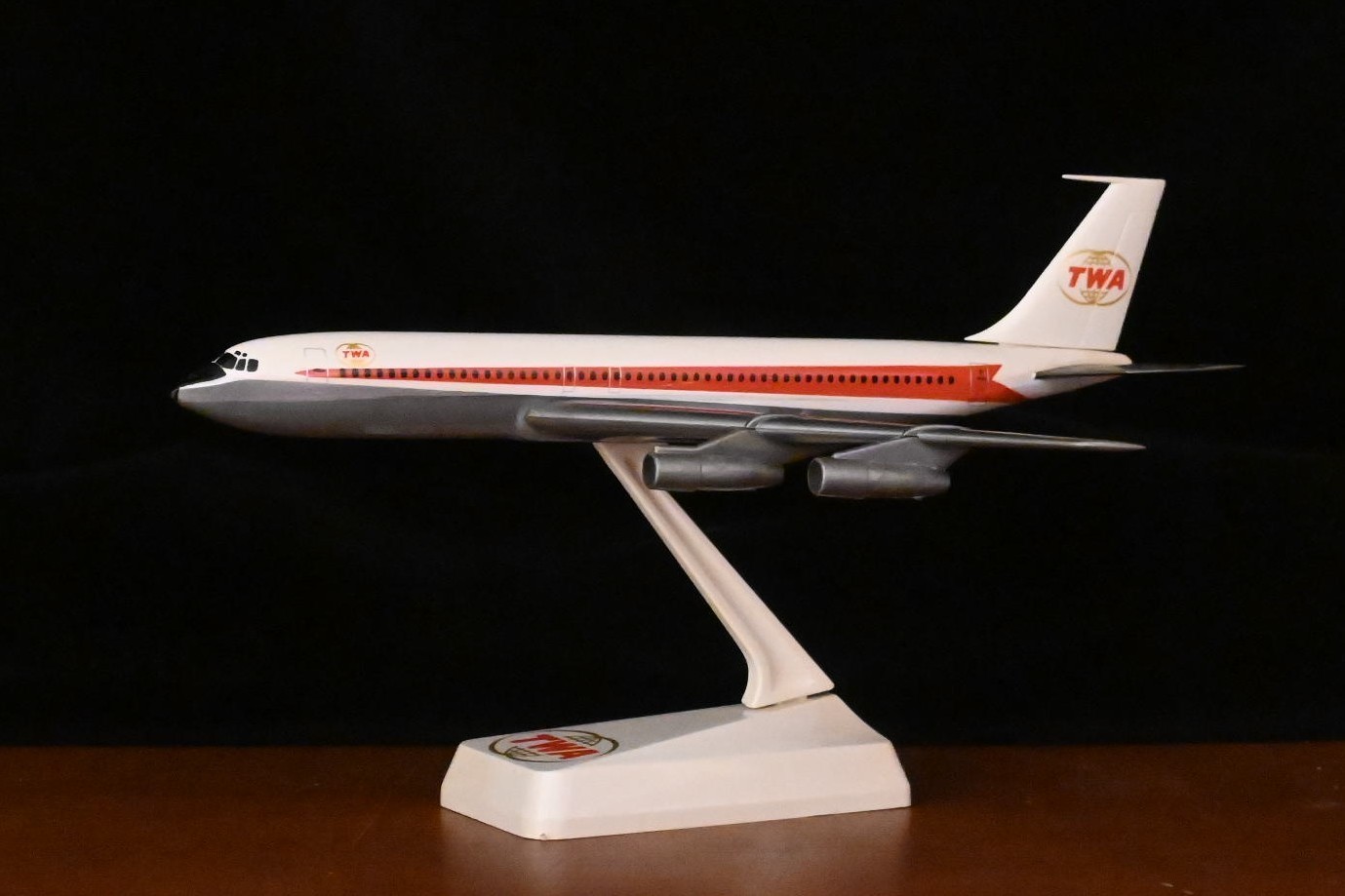 Vintage 1:200 TWA Boeing 707 Plastic Model Vintage 1:200 TWA Boeing 707 Plastic Model