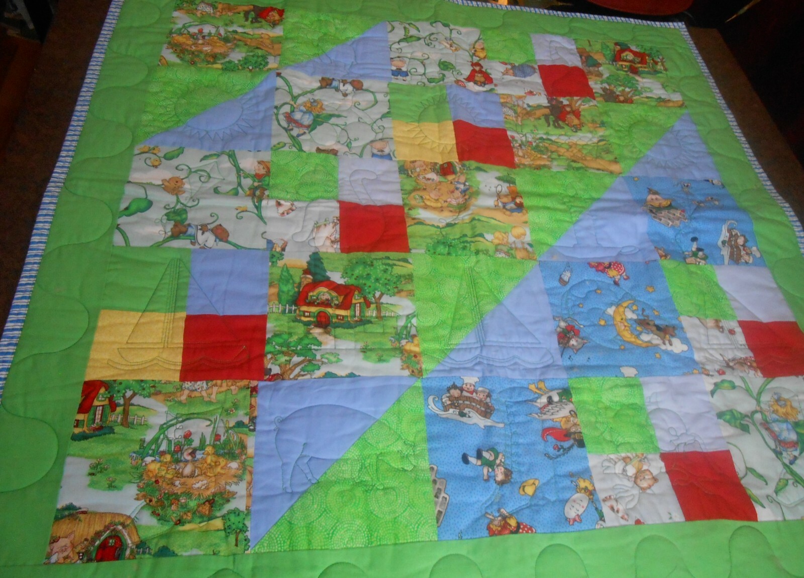 VINTAGE REVERSIBLE QUILT COVERLET THROW WALL DECOR 37\