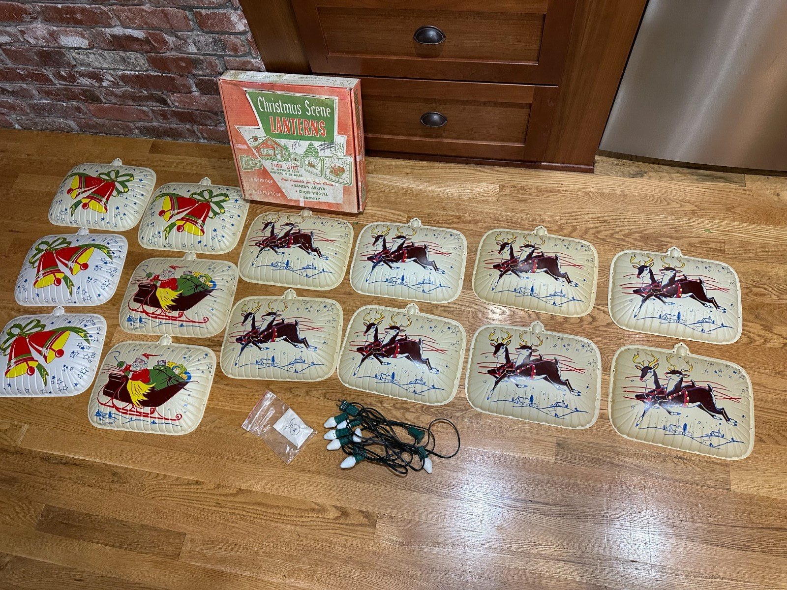 Vtg LIDCO SANTA'S ARRIVAL Merry CHRISTMAS SCENE LANTERNS Banner Complete Set Box