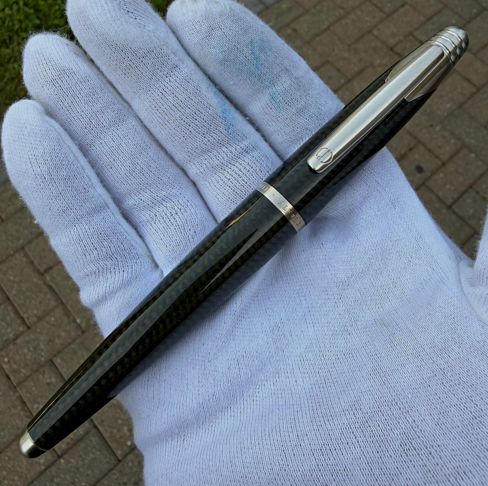 Alfred Dunhill AD2000 Carbon Fiber Fountain Pen, 18k M nib, new w/box & papers