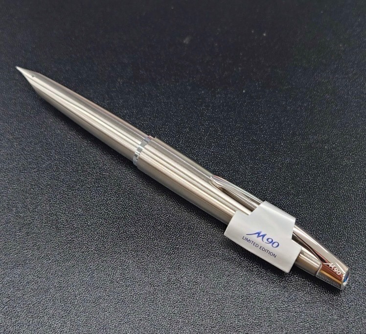 PILOT MYU 90  new.   F  nib  with  box