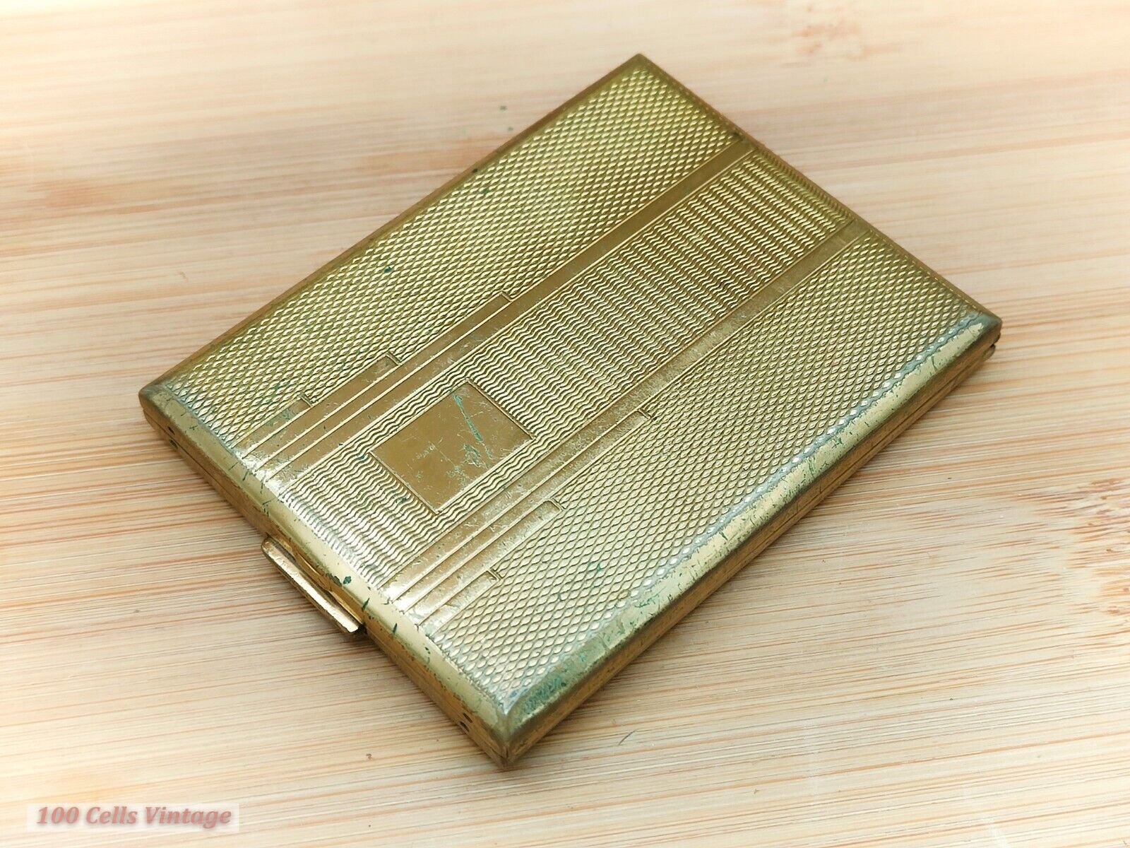 Kigu Art Deco Rectangular Gold Tone-Vintage Ladies Powder Compact -cre
