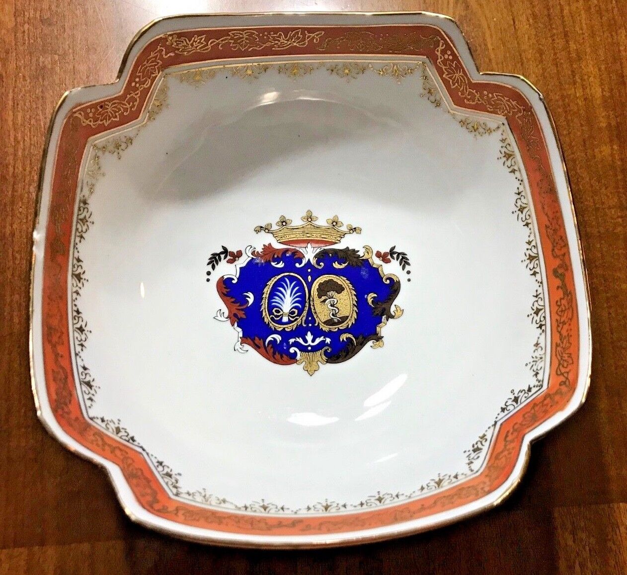 ATQ Bow Chelsea Derby Porcelain Royal Coat of Arms Bowl Vibrant Paint - Chipped