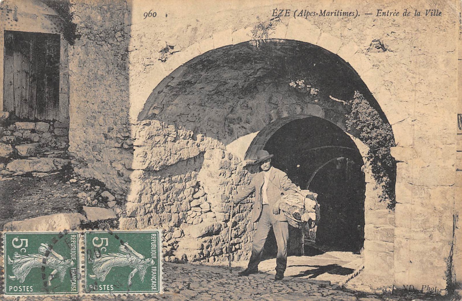 Old postcard 06 EZE / ENTRANCE TO THE CITY