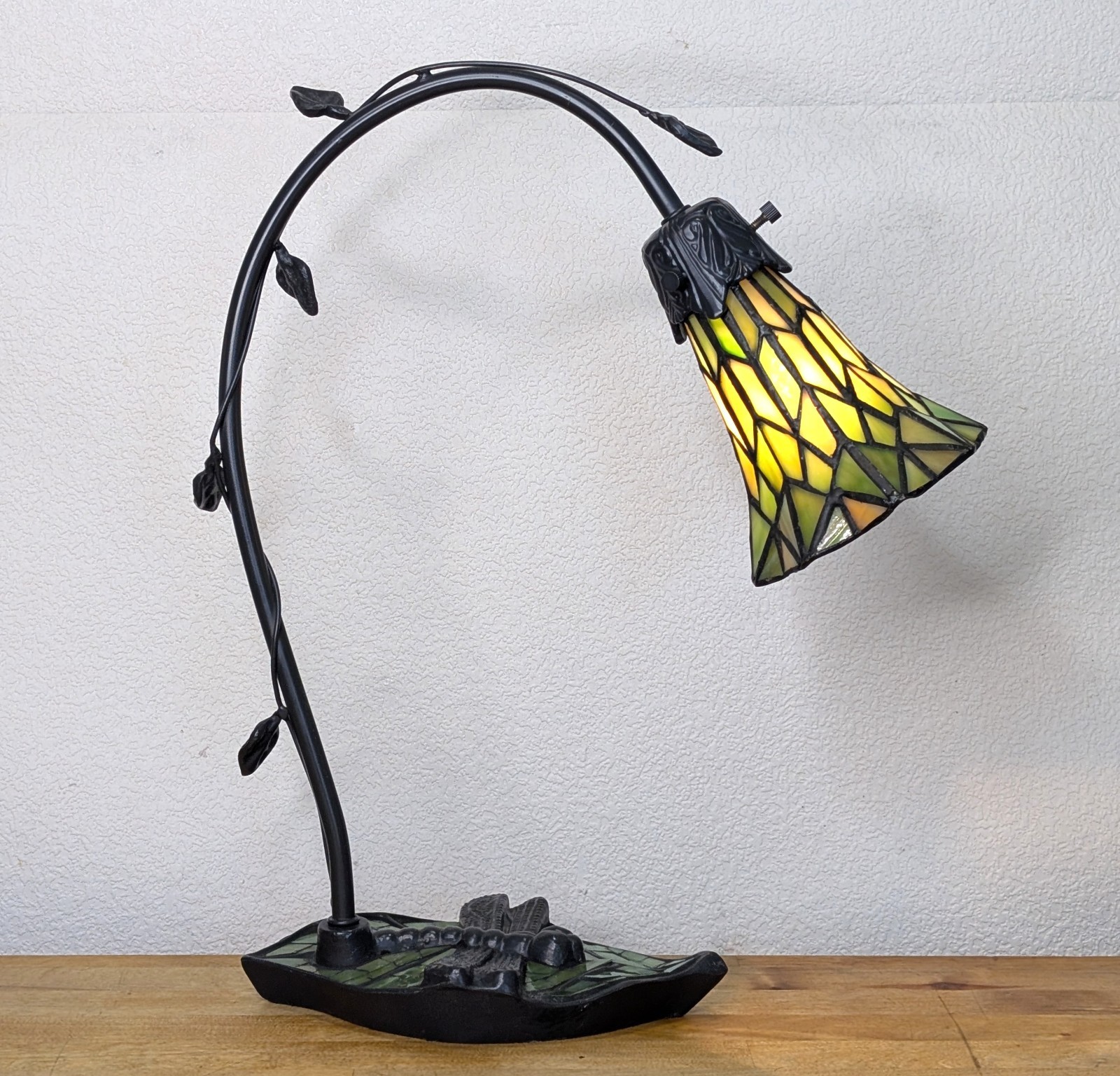 Vintage Tiffany Style Stained Glass Green Dragonfly Lily Pond  Table Lamp 15